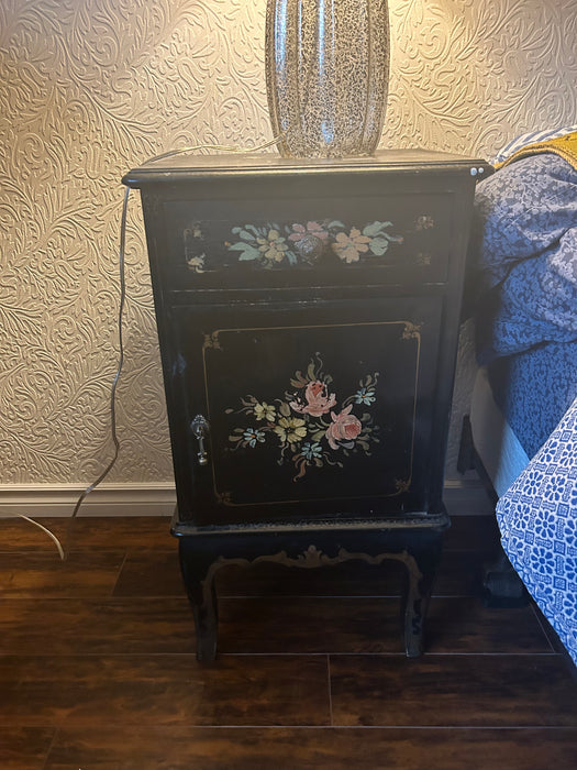 Rose Noir Night Stand